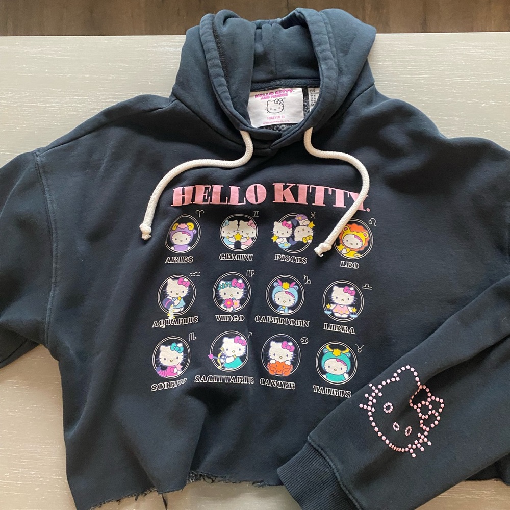 Preowned Forever 21 Hello Kitty Zodiac Cropped Hoodie Sweatshirt Medium